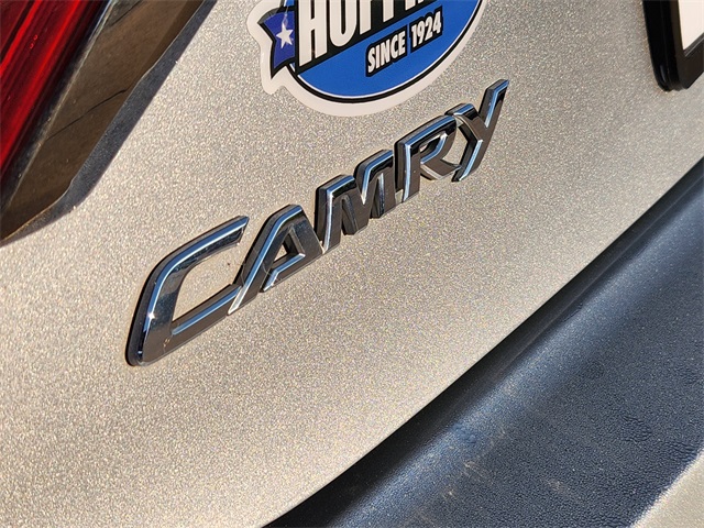 2015 Toyota Camry SE photo 11