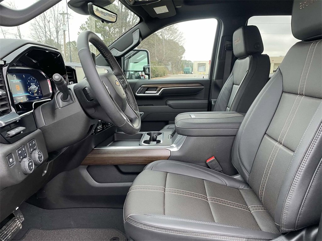 2025 Chevrolet Silverado 2500HD High Country photo 15