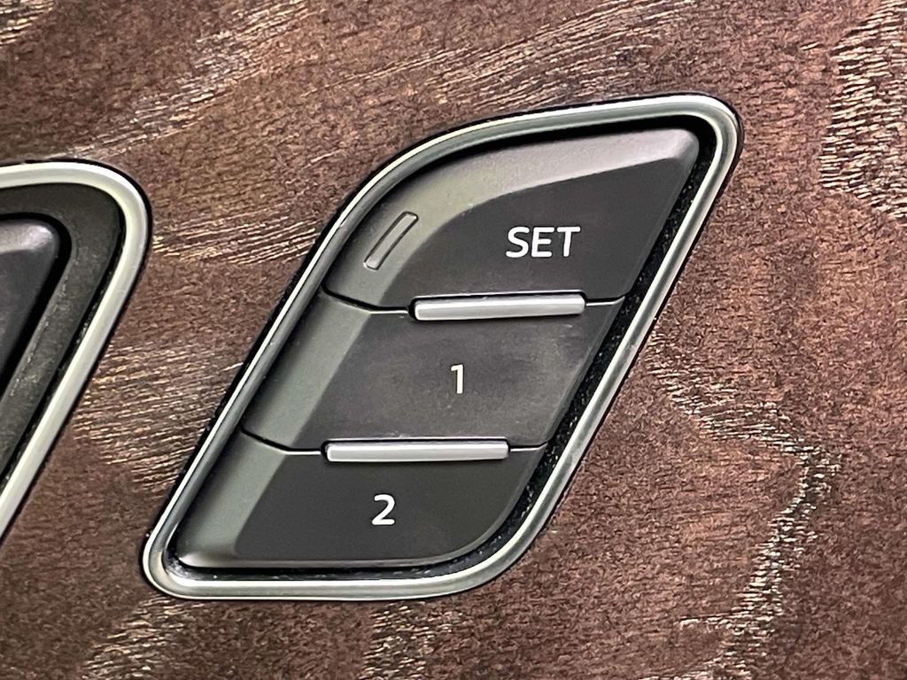 2020 Audi Q8 55 Prestige photo 32
