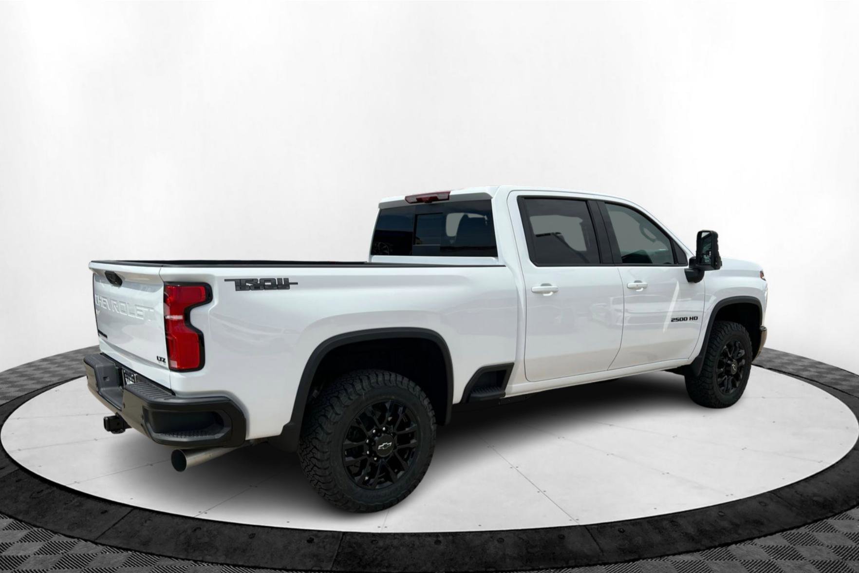 2025 Chevrolet Silverado 3500HD LTZ photo 5
