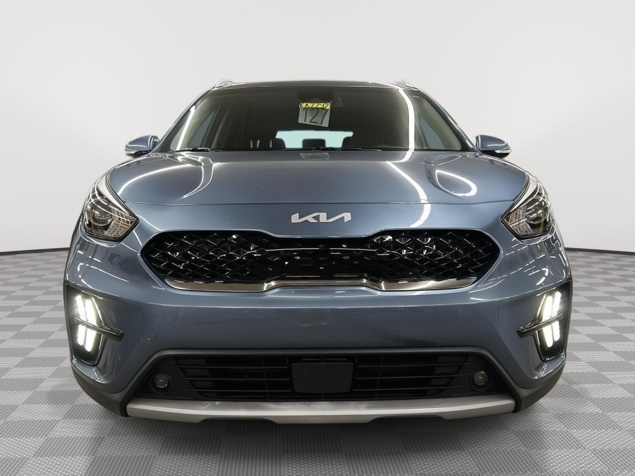 2022 Kia Niro Plug-In Hybrid EX Premium photo 2