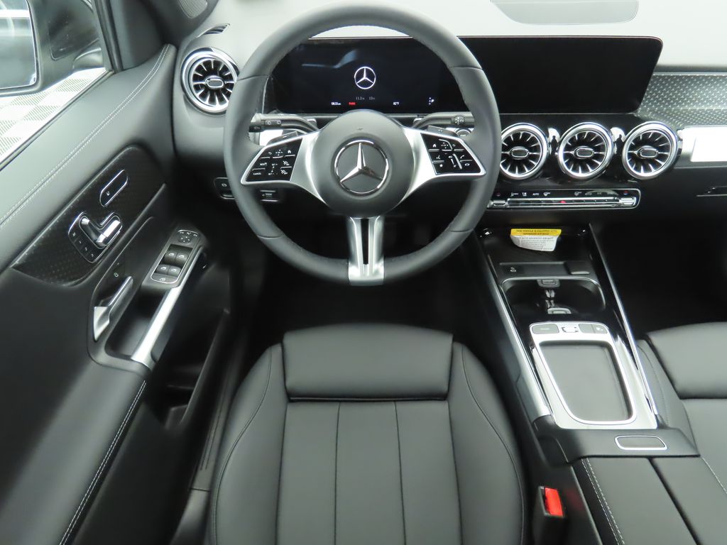 2025 Mercedes Benz GLB 250 photo 11