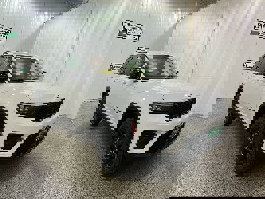 2025 Jeep Grand Cherokee Altitude's photo