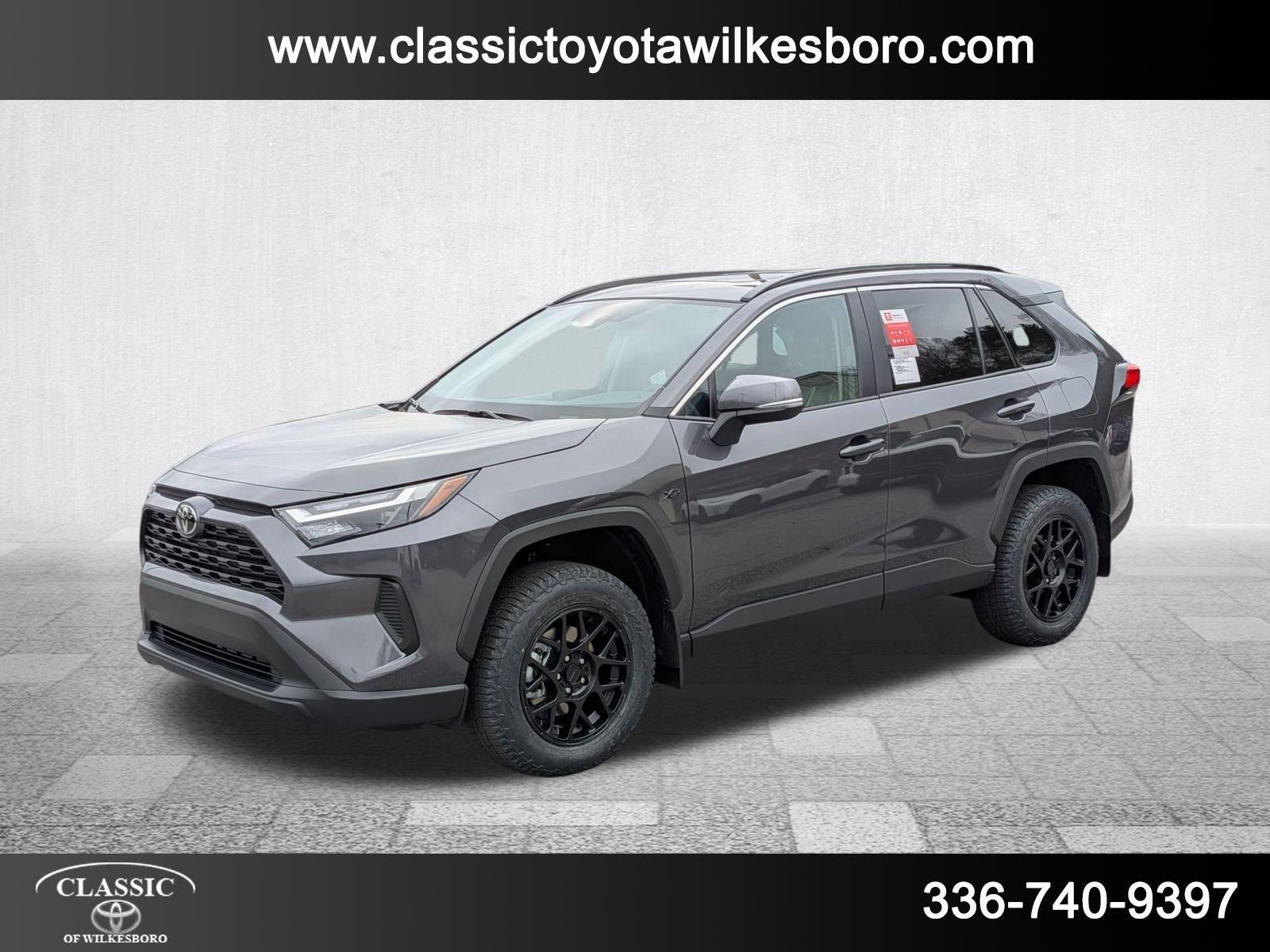 2025 Toyota RAV4 XLE's photo