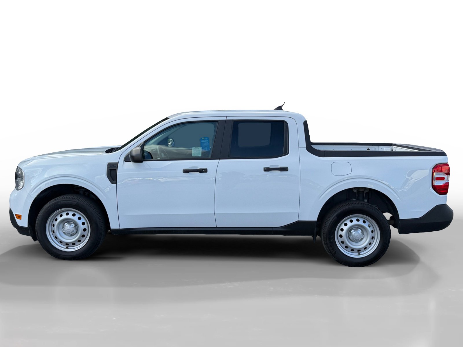 2022 Ford Maverick XL photo 2
