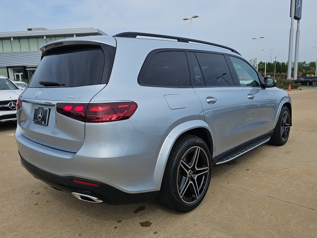 2026 Mercedes Benz GLS 450 4MATIC photo 2