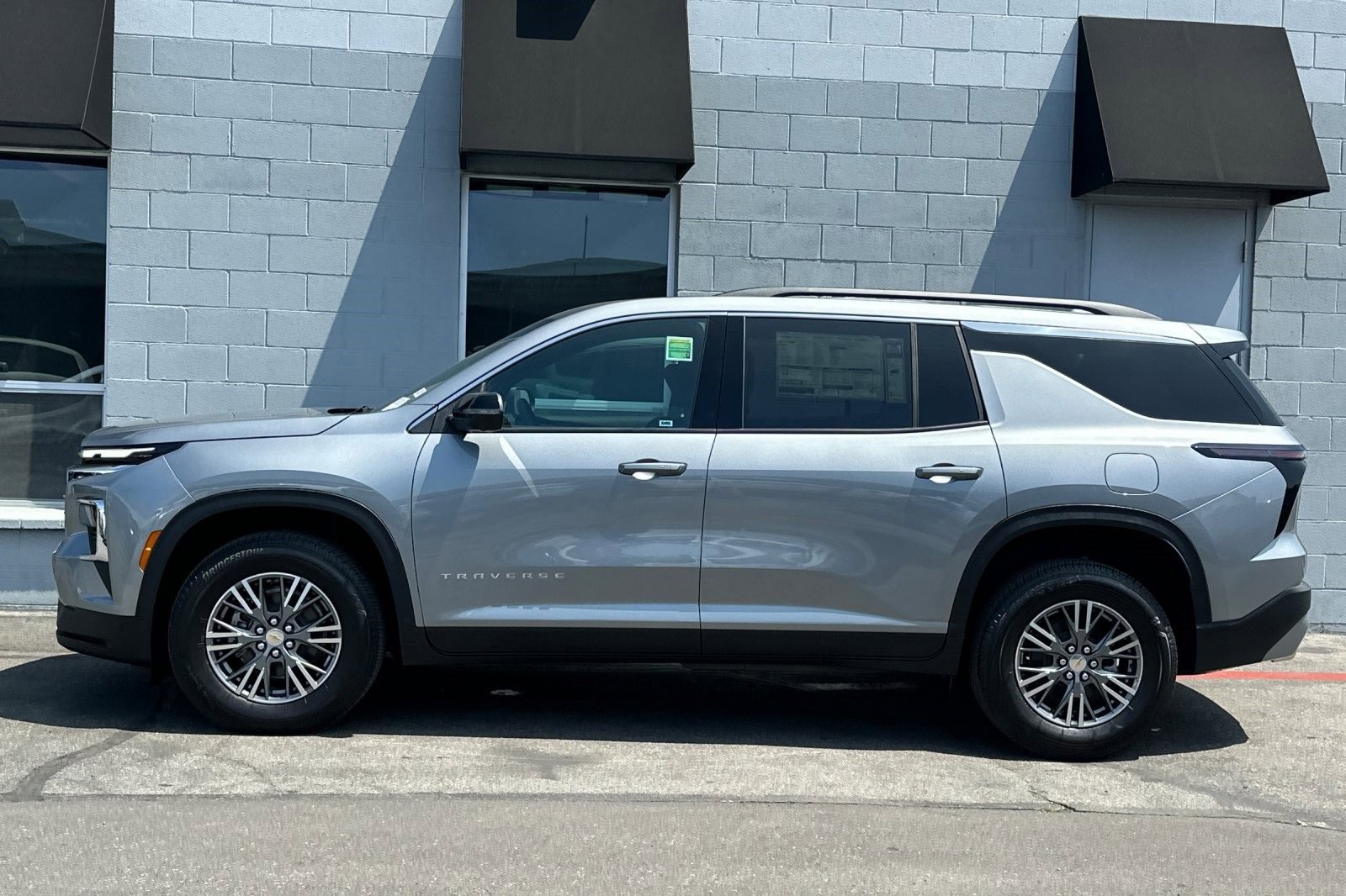 2025 Chevrolet Traverse photo 3