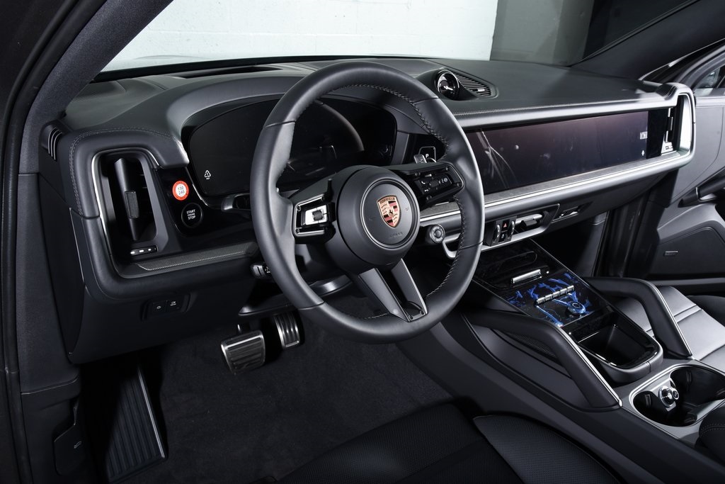2025 Porsche Cayenne E-Hybrid photo 3