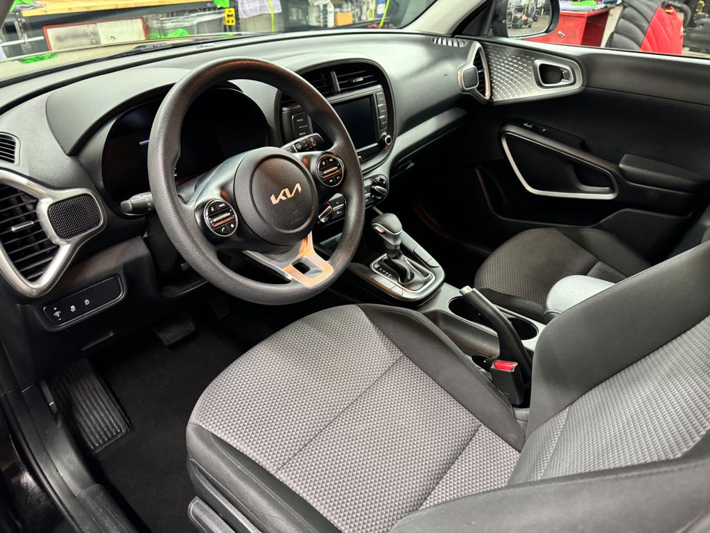 2023 Kia Soul LX photo 10