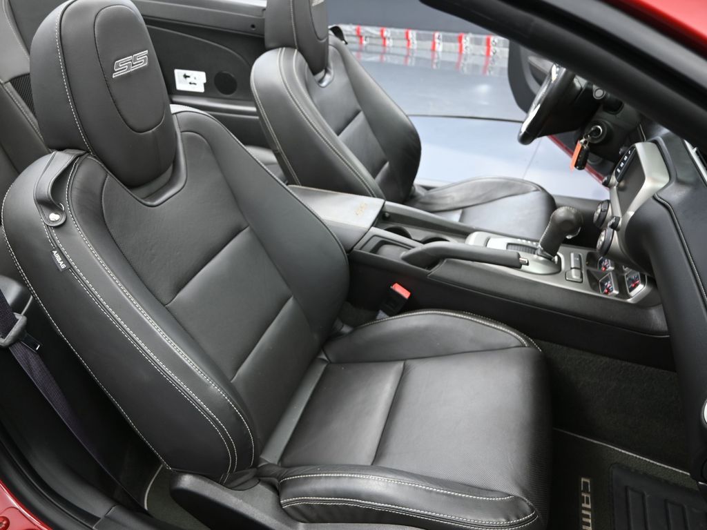 2015 Chevrolet Camaro 2SS photo 34