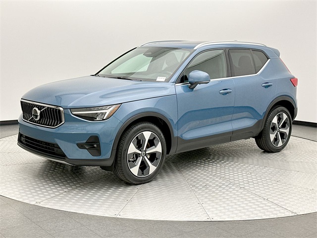 2025 Volvo XC40 Plus's photo