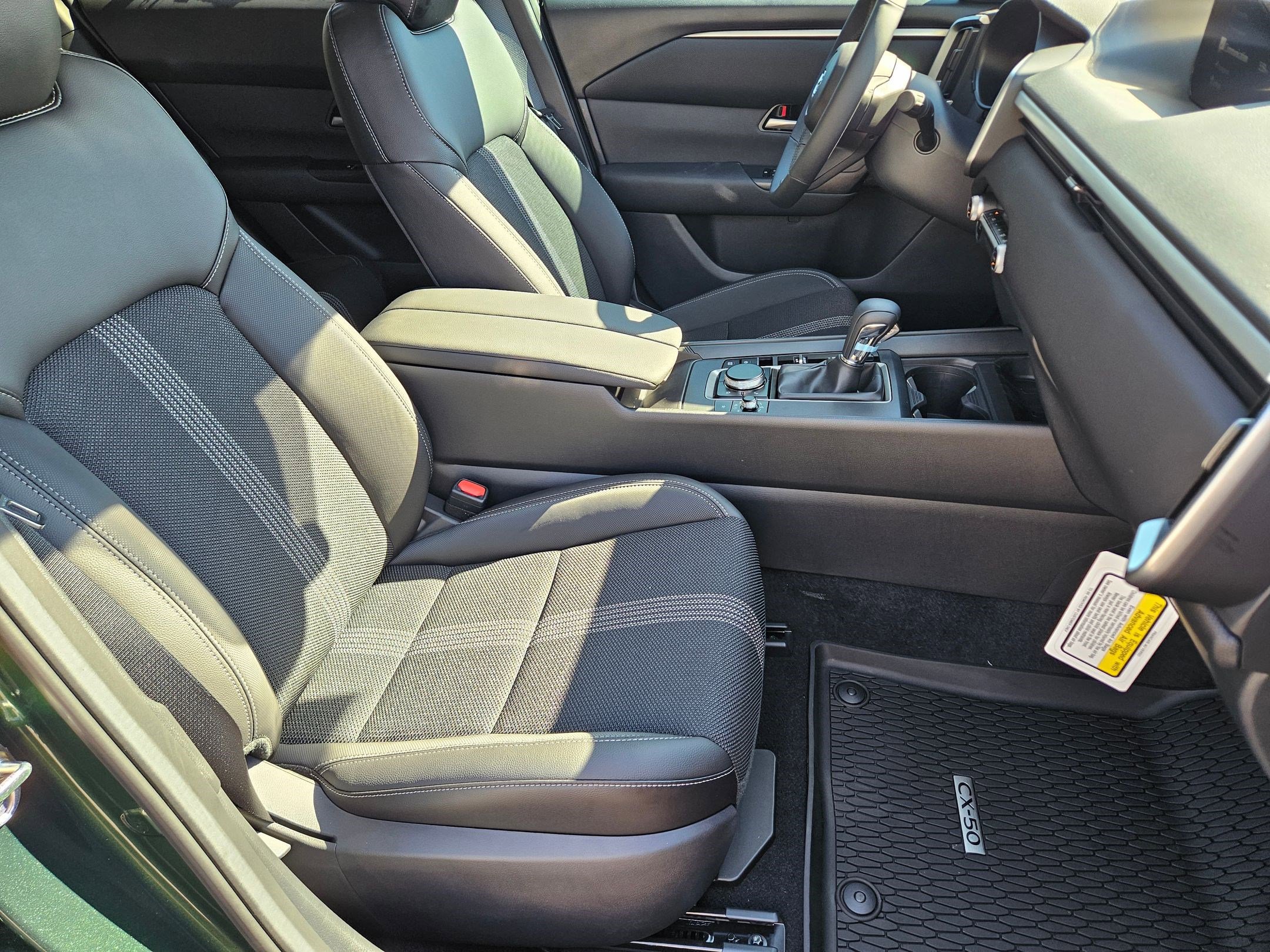 2025 Mazda CX-50 2.5 Select photo 17