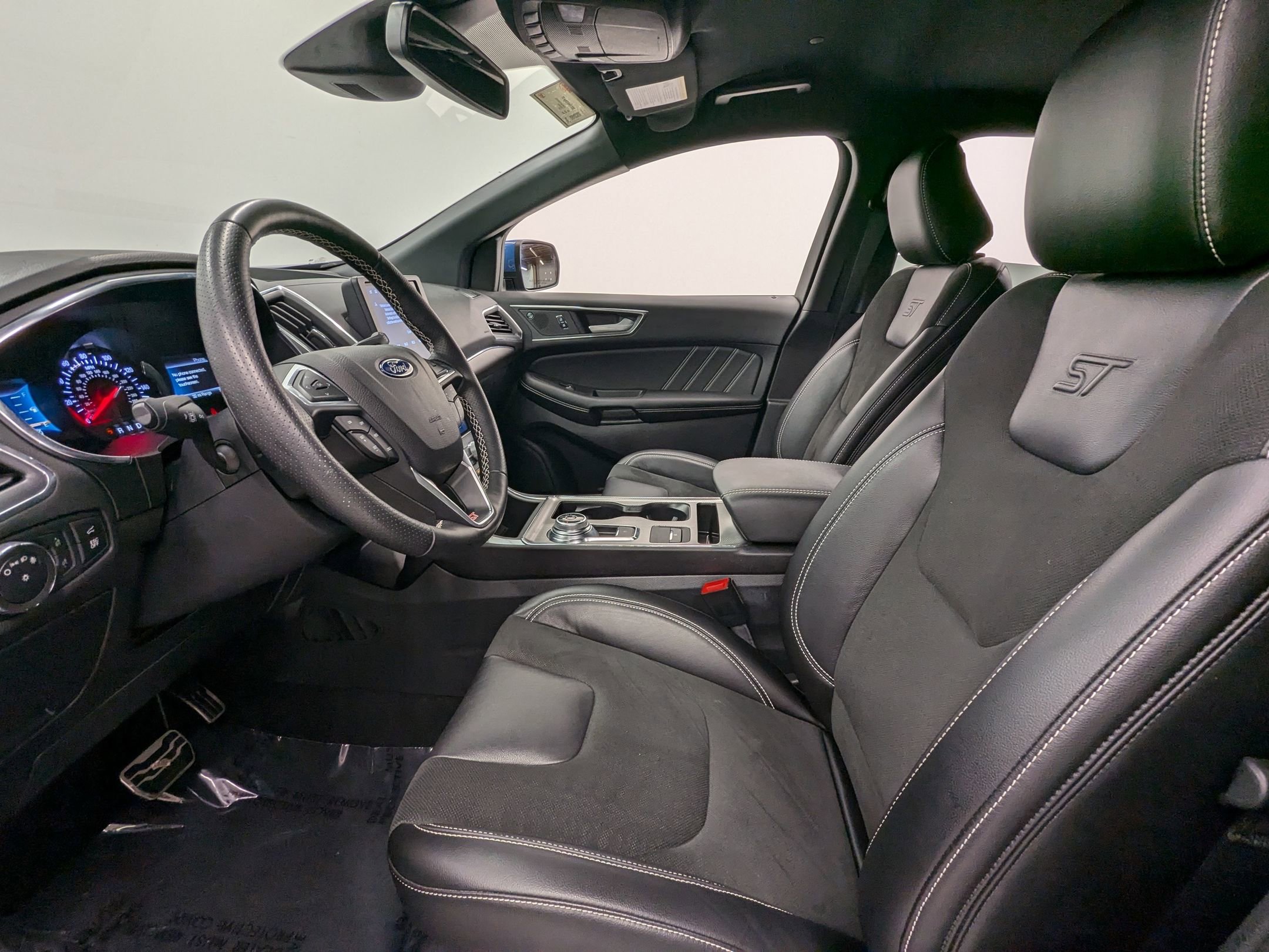 2021 Ford Edge ST photo 3