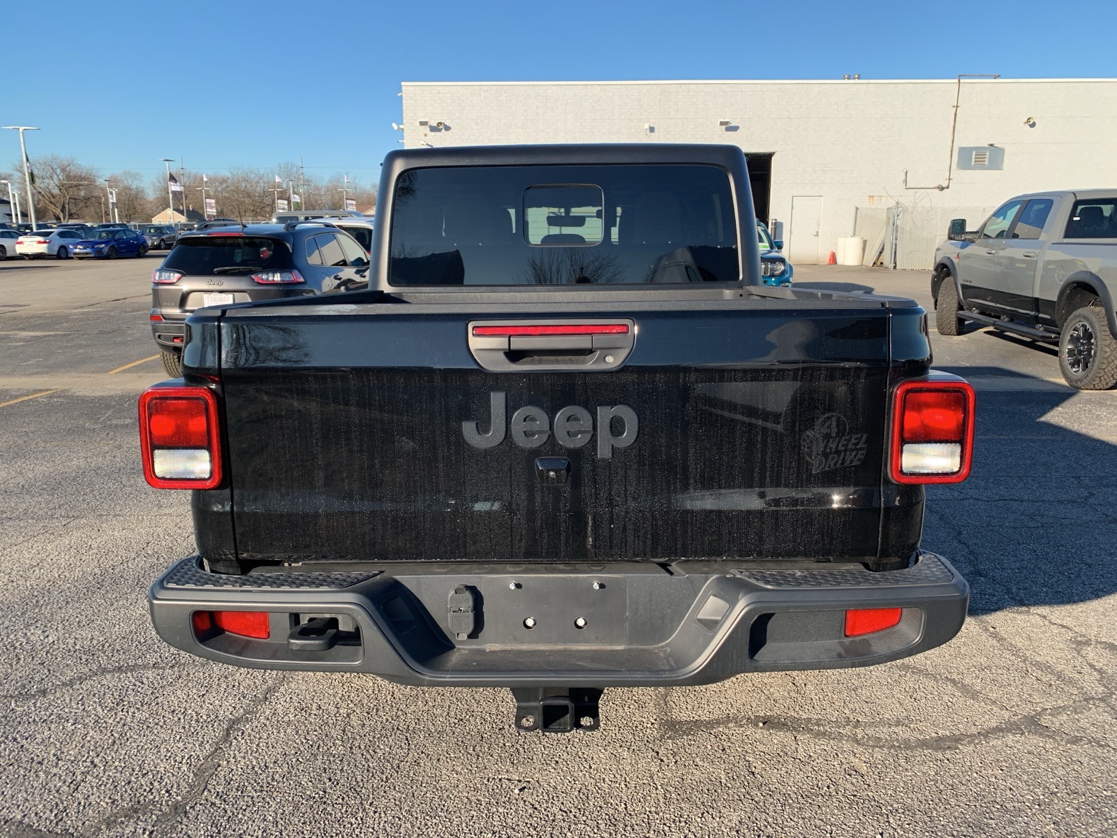 2023 Jeep Gladiator Willys photo 4