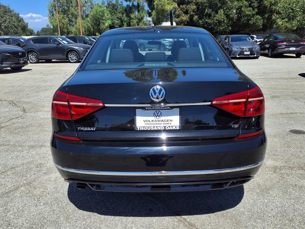 2016 Volkswagen Passat R-Line photo 16