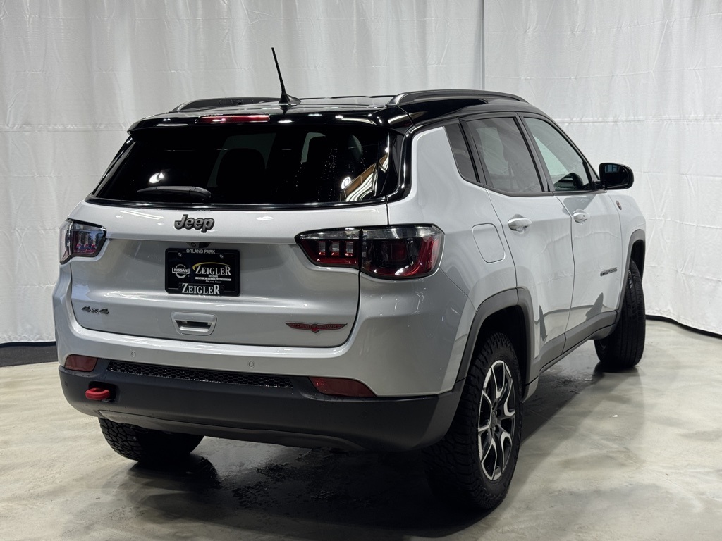 2024 Jeep Compass Trailhawk photo 3