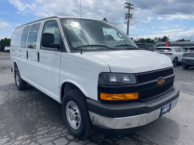 2025 Chevrolet Express Cargo Work Van's photo