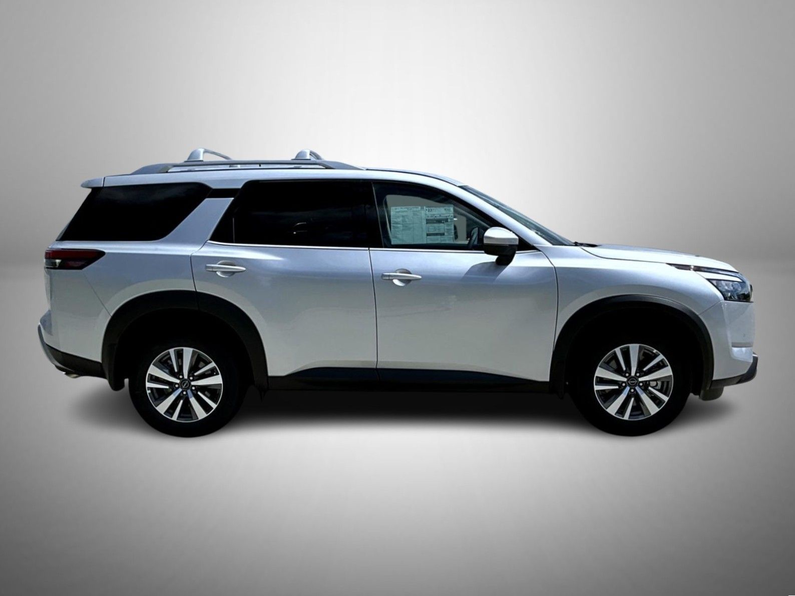 2025 Nissan Pathfinder SL photo 4