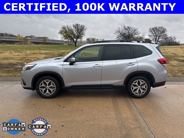 2023 Subaru Forester Premium photo 4