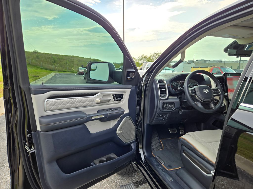 2025 Ram 1500 photo 9