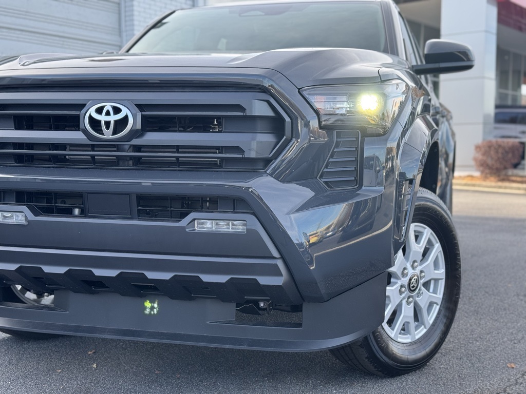 2025 Toyota Tacoma SR5 photo 4