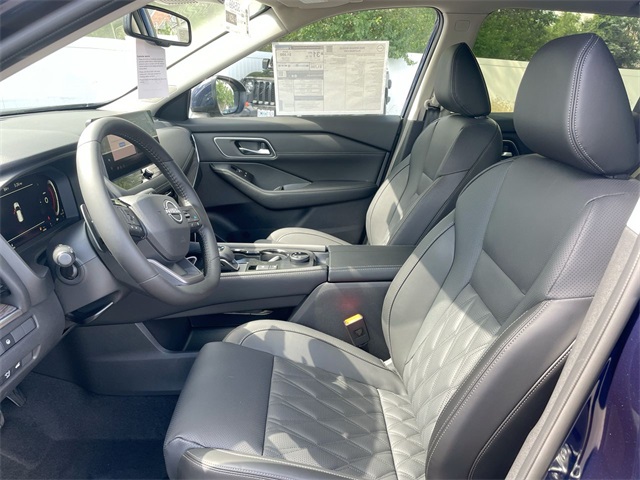 2025 Nissan Rogue Platinum photo 18