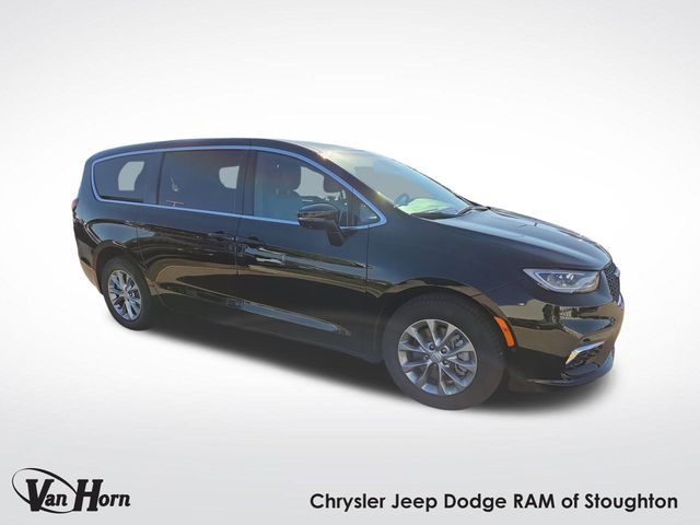 2026 Chrysler Pacifica Select's photo
