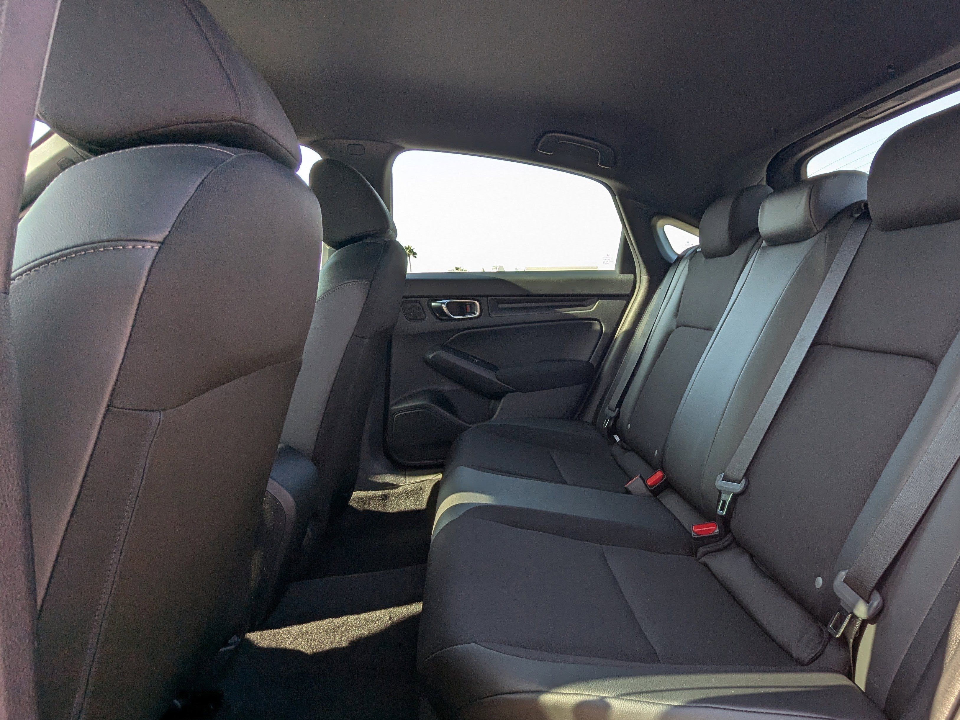 2025 Honda Civic Hatchback Sport photo 4