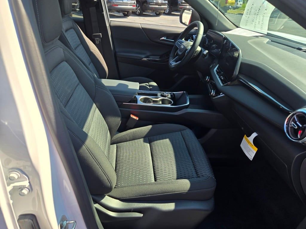 2026 Chevrolet Equinox LT photo 3