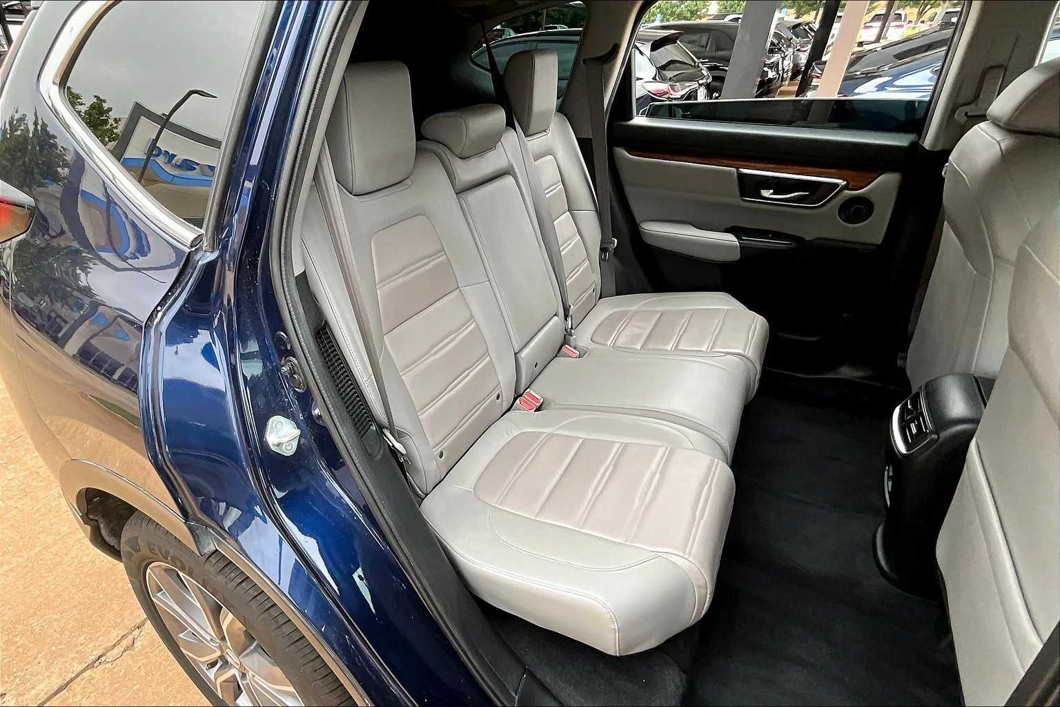 2022 Honda CR-V Hybrid Touring photo 18