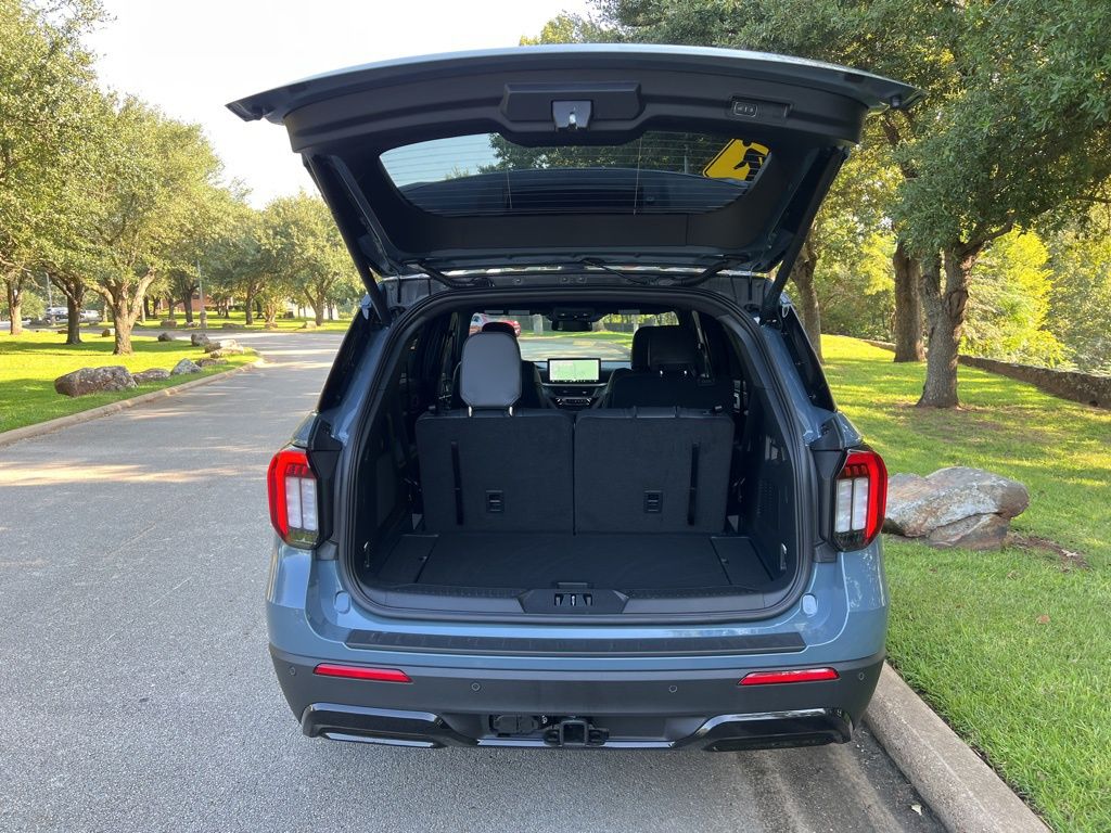 2025 Ford Explorer ST-Line photo 33
