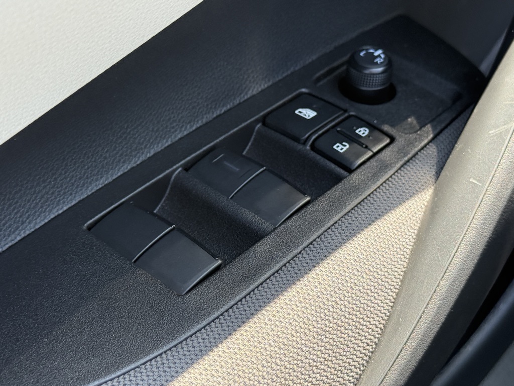 2025 Toyota Corolla LE photo 16