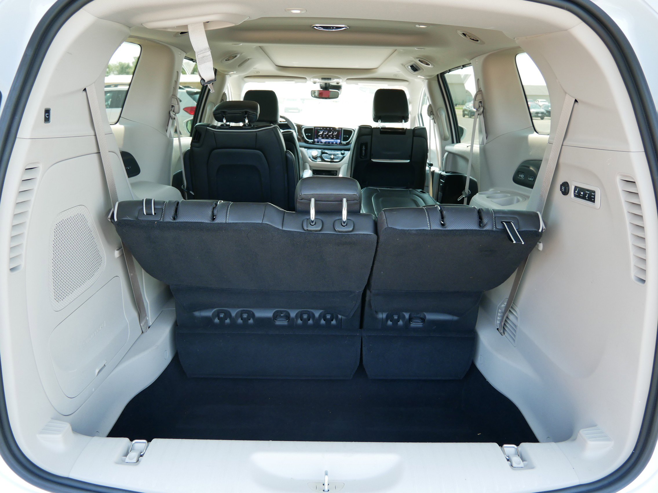 2022 Chrysler Pacifica Limited photo 10