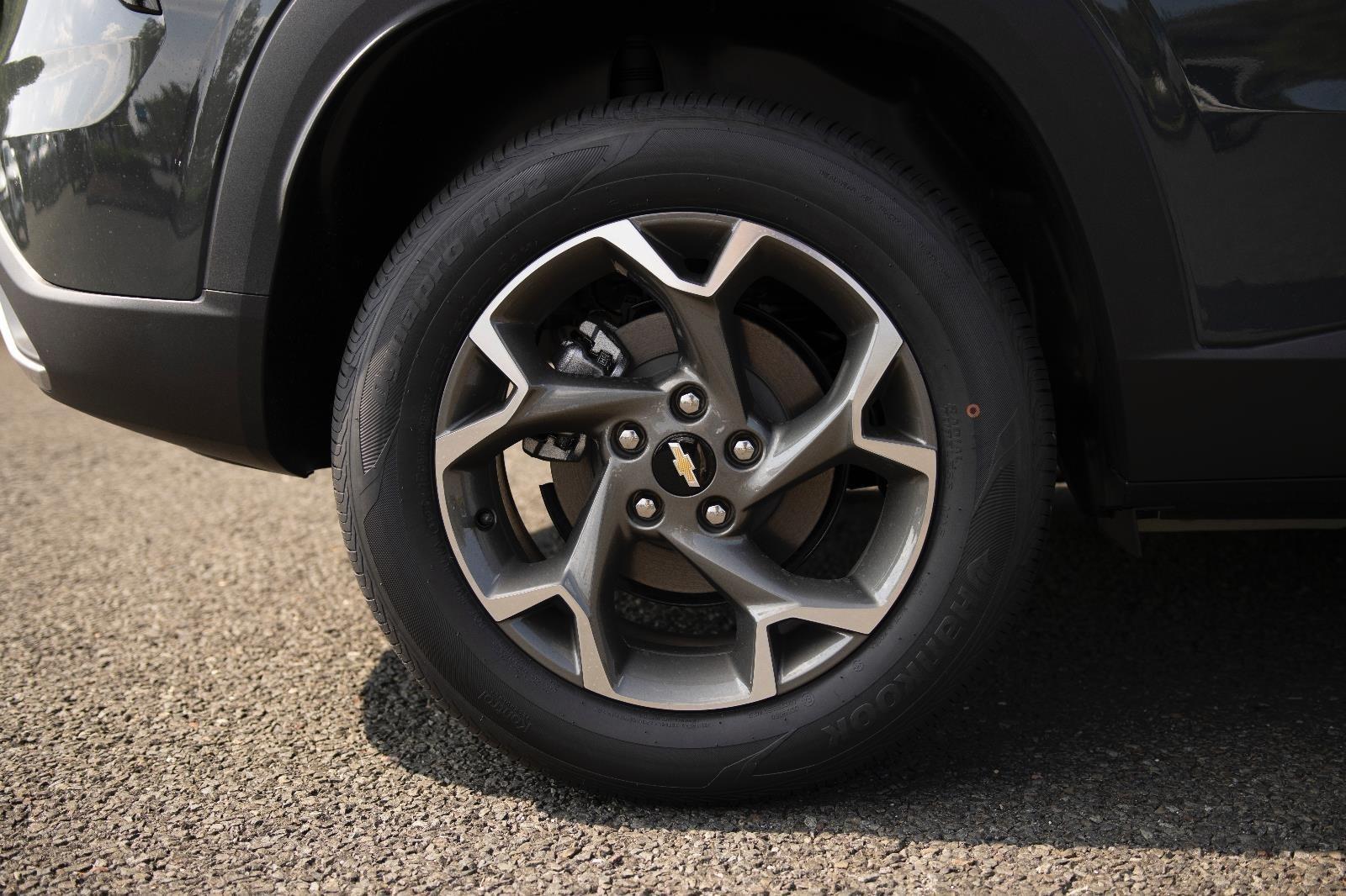 2025 Chevrolet Trax LT photo 9