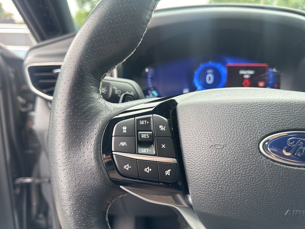 2023 Ford Explorer ST photo 30