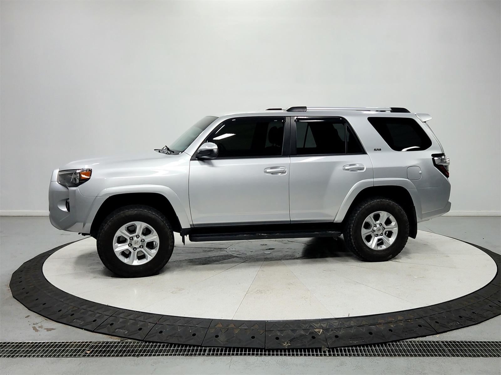 2021 Toyota 4Runner SR5 photo 4