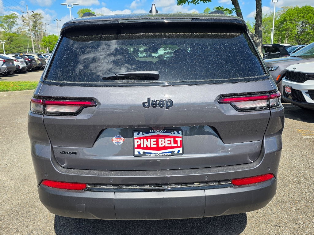 2025 Jeep Grand Cherokee Laredo Altitude photo 8