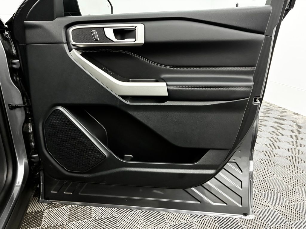 2023 Ford Explorer XLT photo 31