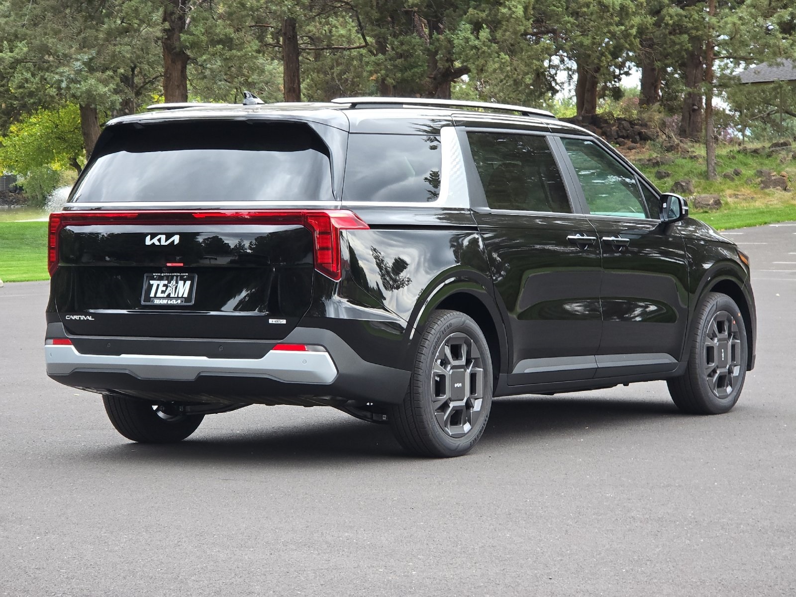 2026 Kia Carnival EX photo 3