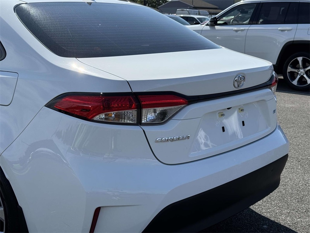 2025 Toyota Corolla LE photo 10