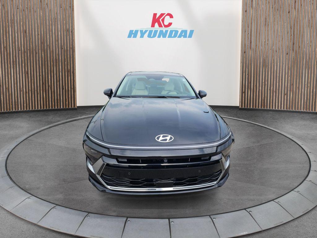 2025 Hyundai Sonata Hybrid Limited photo 2