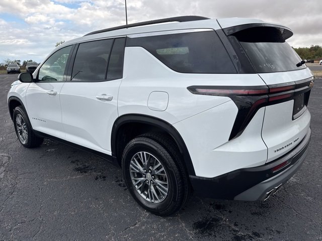2025 Chevrolet Traverse photo 4