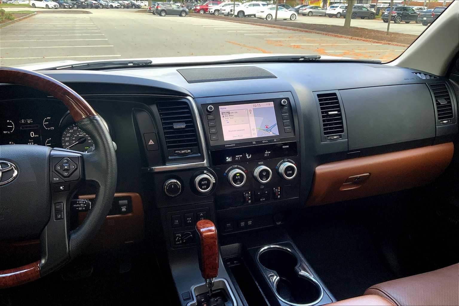 2020 Toyota Sequoia Platinum photo 4