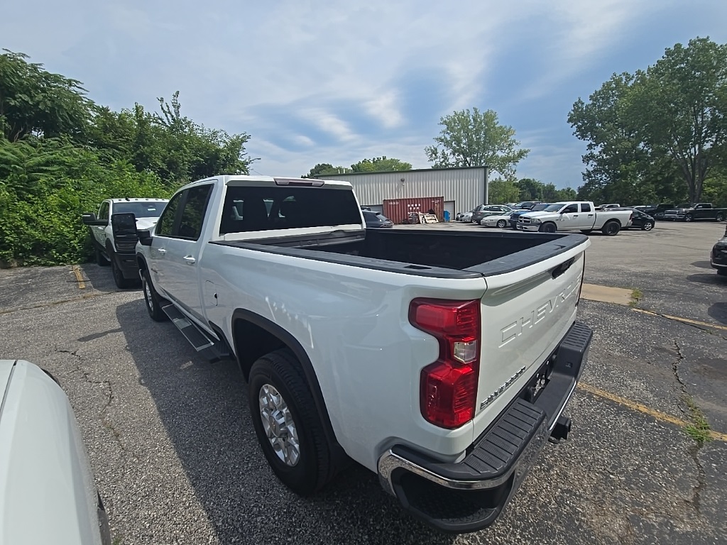 2023 Chevrolet Silverado 2500HD LT photo 2