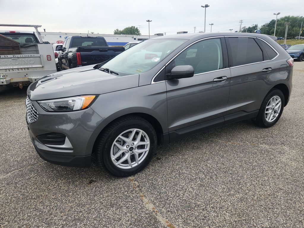 2023 Ford Edge SEL photo 3