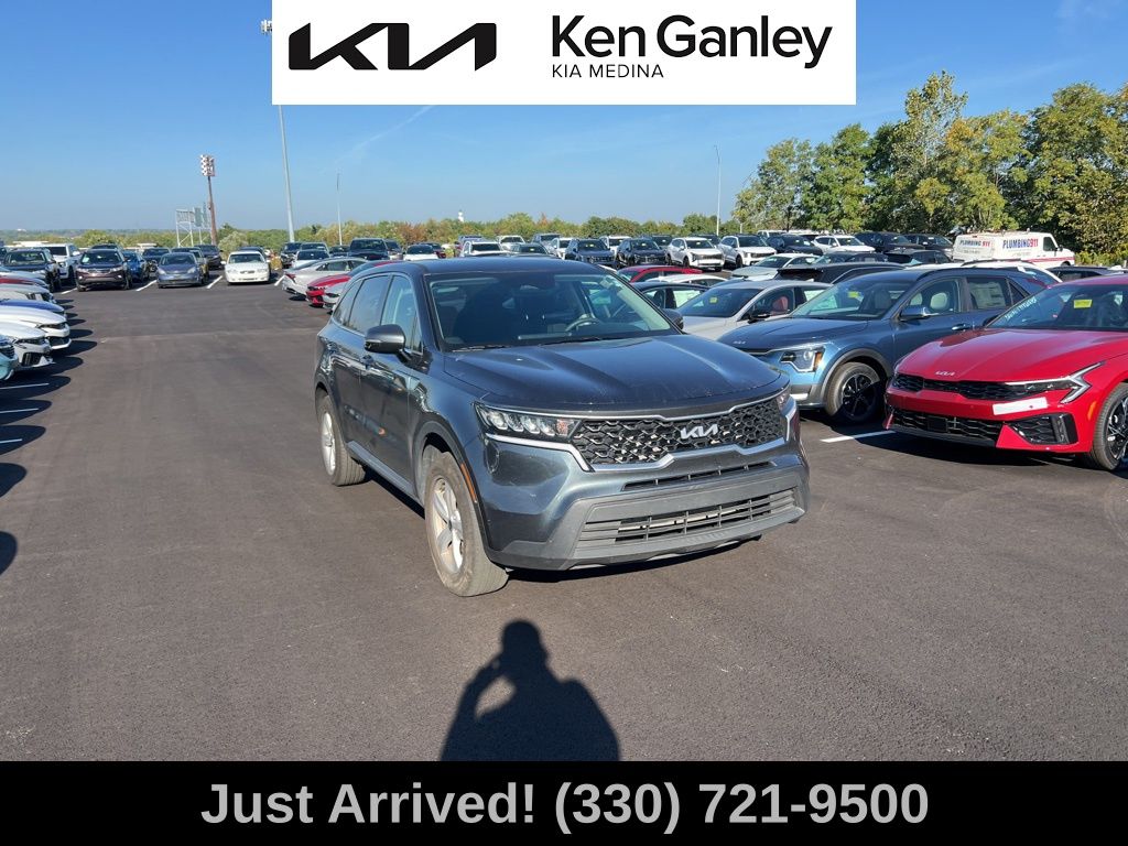 2023 Kia Sorento LX photo 3