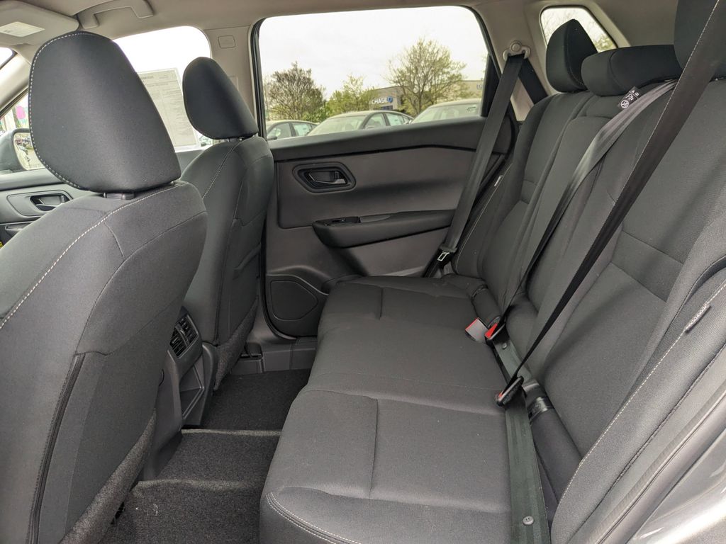 2025 Nissan Rogue S photo 11