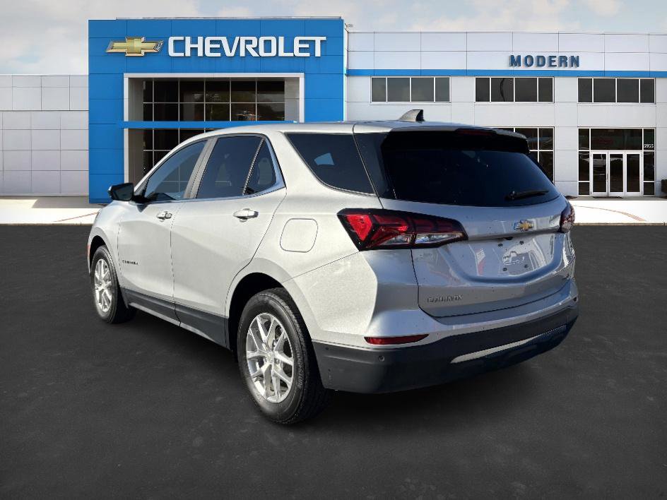 2022 Chevrolet Equinox LT photo 2