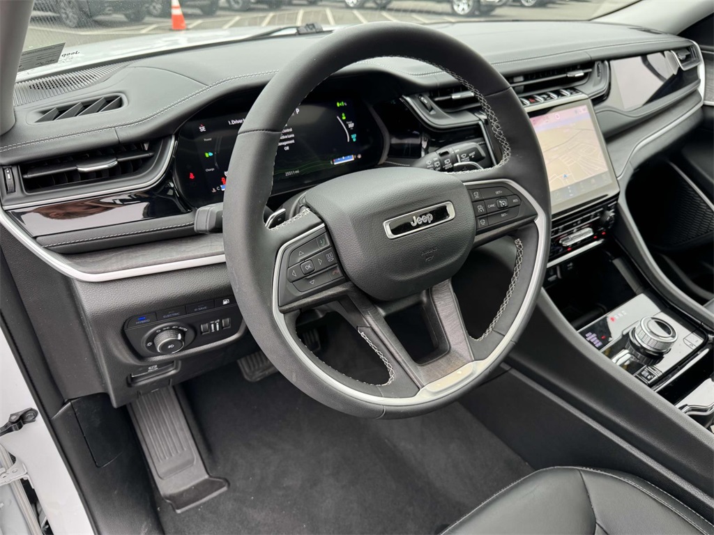 2022 Jeep Cherokee Limited 4xe photo 2