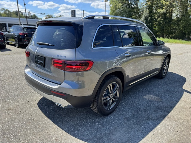 2026 Mercedes Benz GLB 250 4MATIC photo 2